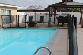 3BR Pool Oasis Near Beaches in Rotonda West - Sleeps 9